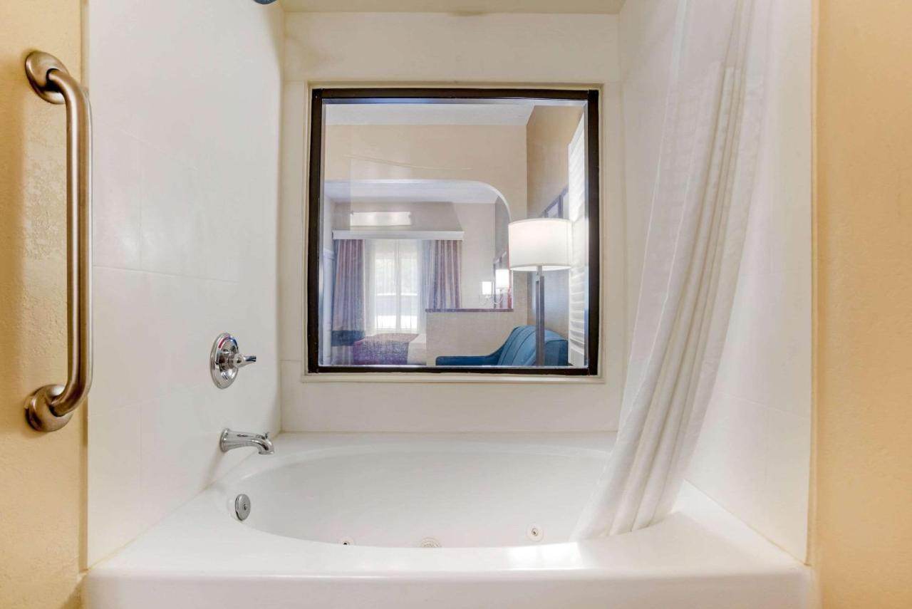 Comfort Suites Tallahassee Capitol - University Area 외부 사진